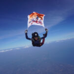 थाईलैंड में पूर्व-नौसेना अधिकारी 10,000 फीट से स्काईडाइव करते हुए ‘जय श्रीराम’ ध्वज़ लेकर। देखें वीडियो